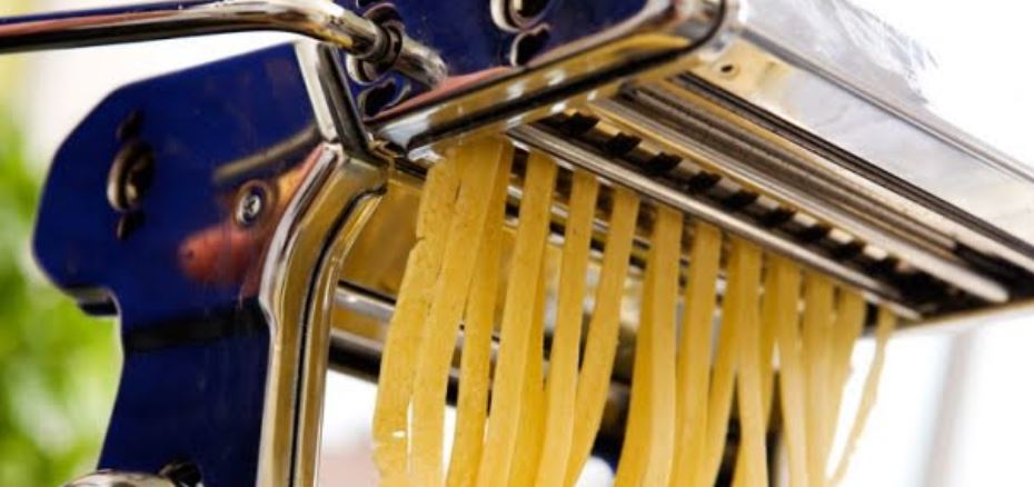https://madyna.be/storage/activity_photos/68af36ff69893/Pasta maken met Miranda.JPG